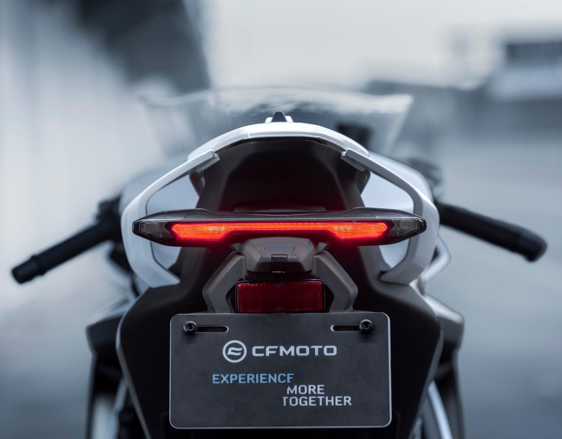 CF Moto 675SR-R 2025 3 Xi Lanh Ngang, Siêu Thể Thao, Giá Rẻ tại Quảng Ngãi