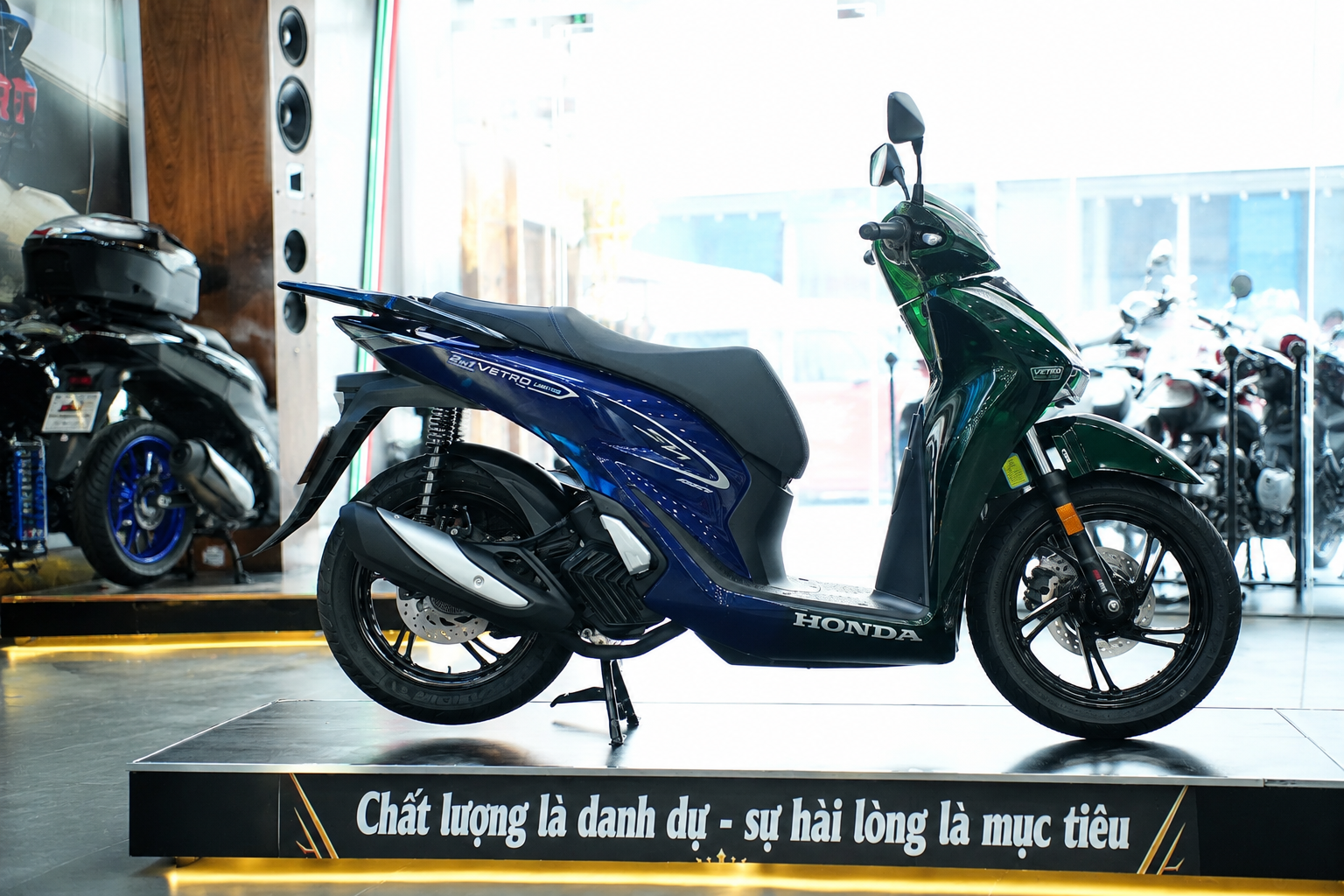 Honda SH150i Vetro Green - Sapphire tại Quảng Ngãi: SH Ý Limited 200 xe