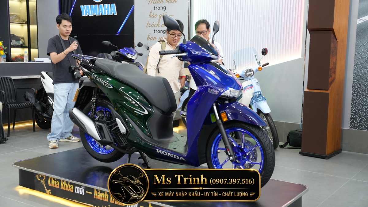 Honda SH150i Vetro Sapphire - Green tại Quảng Ngãi: SH Ý 2 trong 1 giới hạn 200 xe