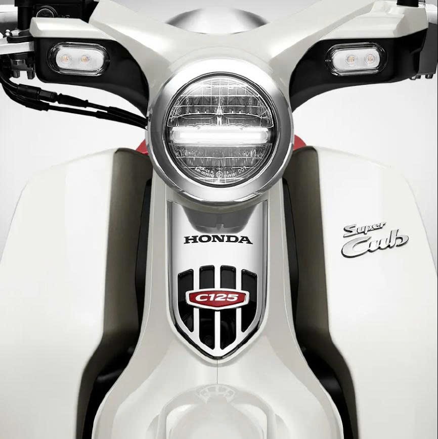 Honda Super Cub 125 Custom Edition Thái Lan 2025 màu trắng tại Quảng Ngãi