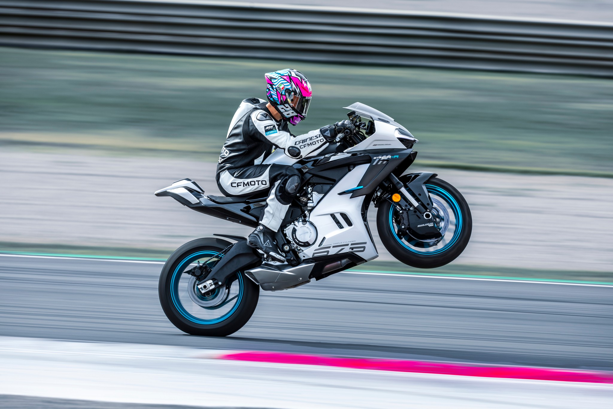 CF Moto 675SR-R 2025 3 Xi Lanh Ngang, Siêu Thể Thao, Giá Rẻ tại Quảng Ngãi