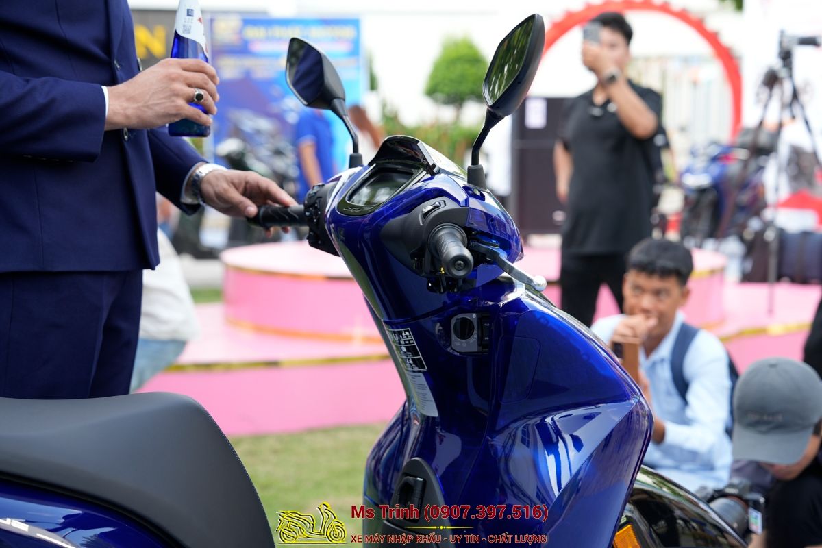 Honda SH150 Vetro Blue 2026 Limited Edition - Siêu phẩm SH Ý dàn áo xanh trong suốt cực hiếm tại Quảng Ngãi