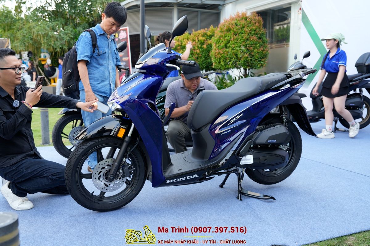 Honda SH150 Vetro Blue 2026 Limited Edition - Siêu phẩm SH Ý dàn áo xanh trong suốt cực hiếm tại Quảng Ngãi