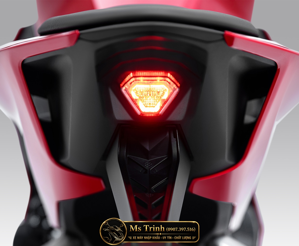 Đèn hậu LED Honda CBR500R FOUR được thiết kế gọn và sắc nét theo phong cách sportbike Đèn hậu LED Honda CBR500R FOUR 2026 tăng nhận diện cho mẫu xe sportbike Honda