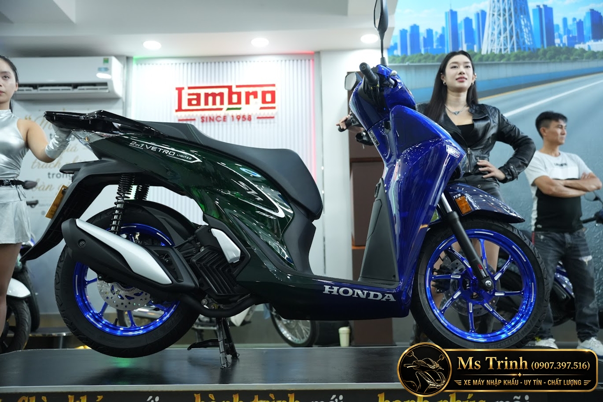 Thân ngang SH150i Sapphire Green cho thấy rõ phối màu Super 2 in 1