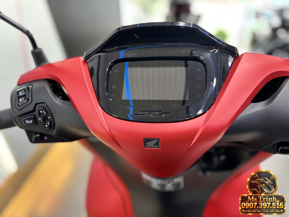 Bảng đồng hồ và hệ thống điều khiển SH150i nhập khẩu Ý Khu vực tay lái Honda SH150i nhập Ý với bảng đồng hồ trung tâm và các cụm công tắc điều khiển