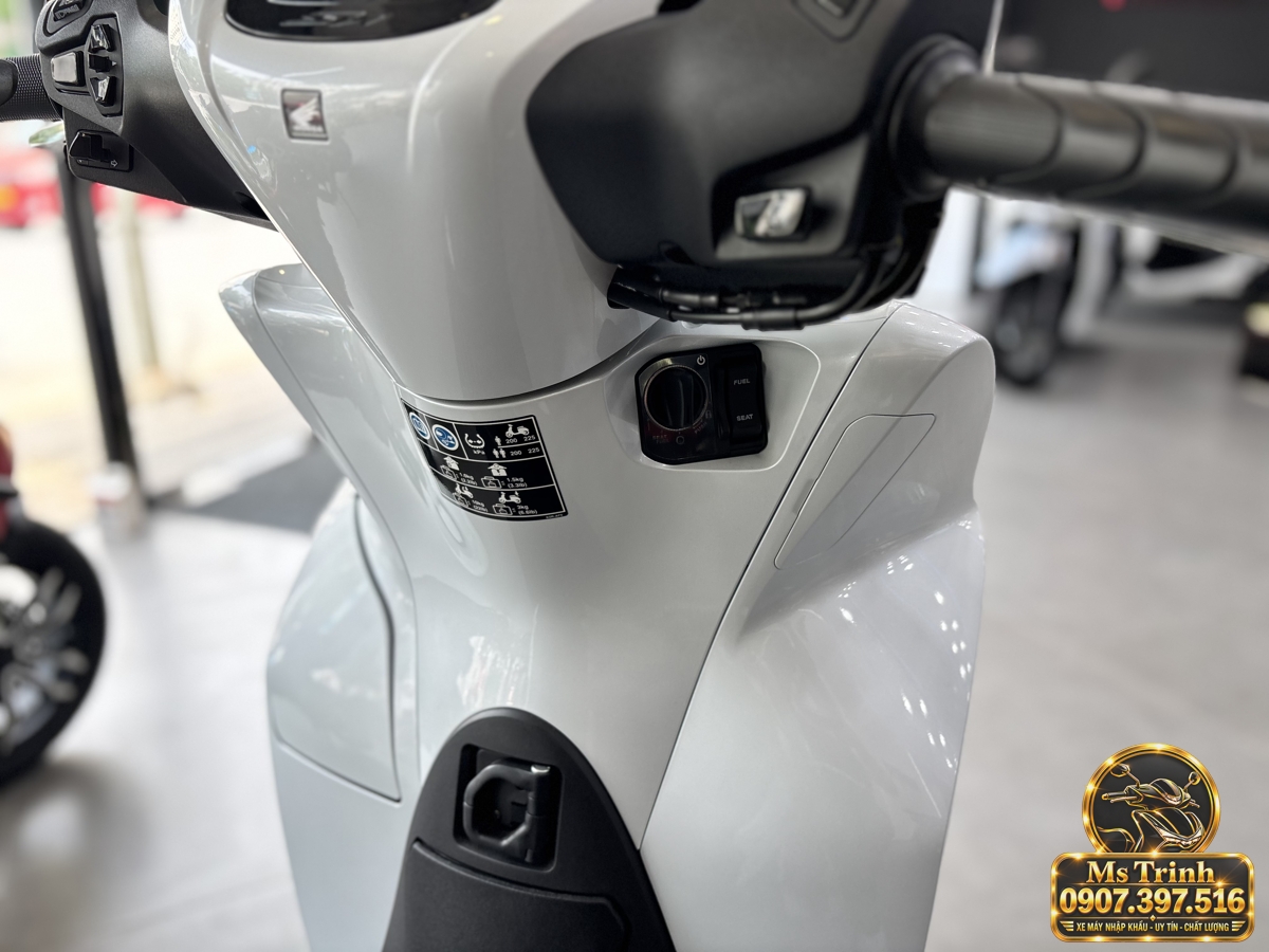 Ảnh Honda SH150i trắng nhập khẩu Ý 2027 được ghi lại tại CubShop Premium