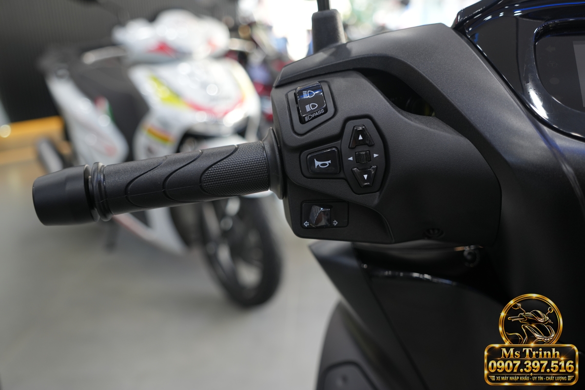 Cụm công tắc bên trái của Honda SH150i Ý đen nhám 2027 trong bộ ảnh xe thực tế